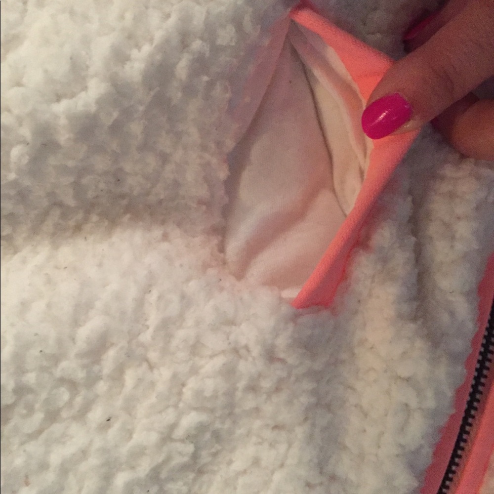 XS Cat & Jack Sherpa Vest - Picture 7 of 8
